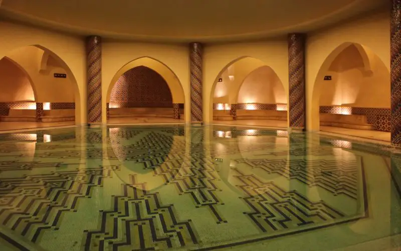 L'intérieur d'un hammam à Marrakech