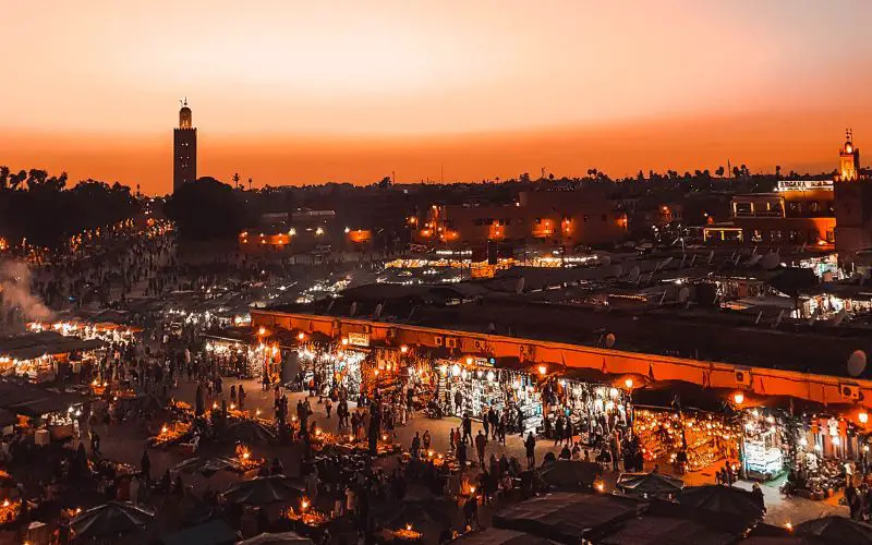 Vue nocturne de la Place Jemaa el Fna de Marrakech