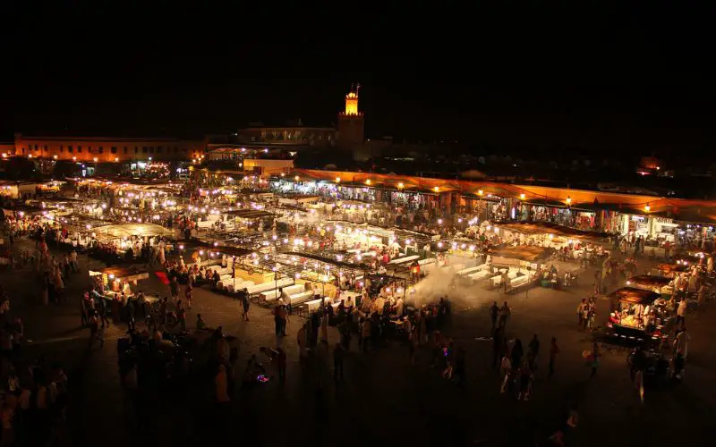 Vue drone de la Place Jemaa el Fna de Marrakech au Maroc