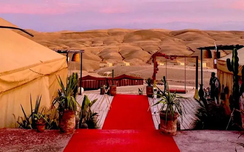 Entrée de l'Agafay Desert Luxury Camp à Marrakech