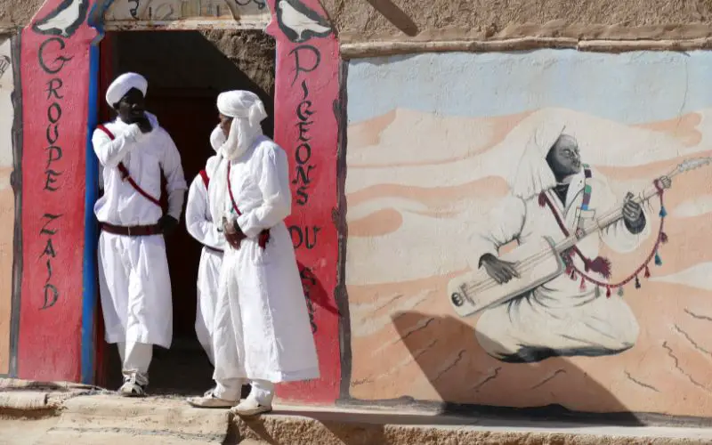 Des nomades lors du festival Gnawa au Maroc en octobre