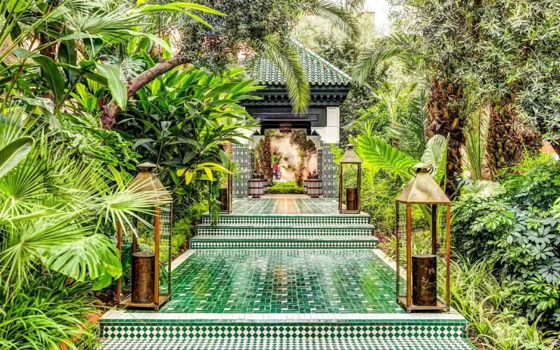 Le jardin luxuriant de l'hôtel la Mamounia, célèbre palace de Marrakech