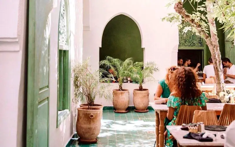 Patio du restaurant Le Jardin où est servi un brunch à Marrakech, dans la Médina