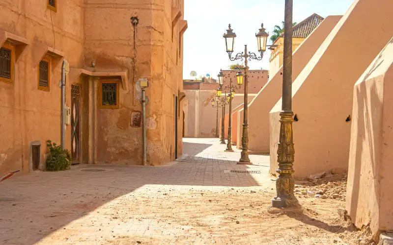 Les ruelles étroites de la Médina de Marrakech, accessibles à pied uniquement.