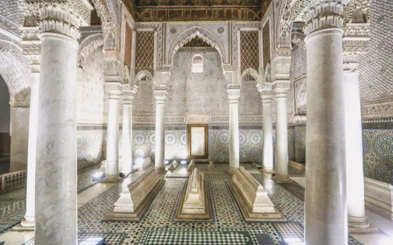 interieur tombeaux saadiens marrakech