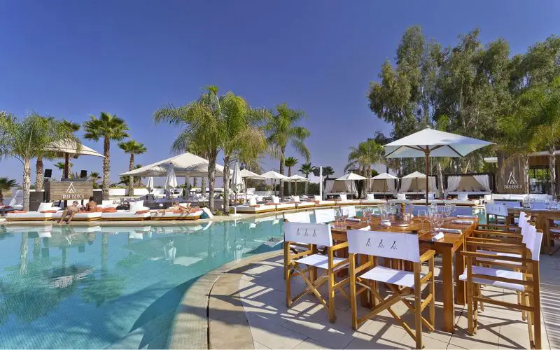 Une journée piscine dans au Nikki Beach, un club privé de Marrakech