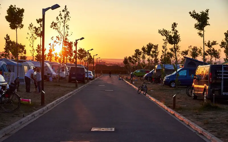 Un camping au Maroc pour un road trip en van