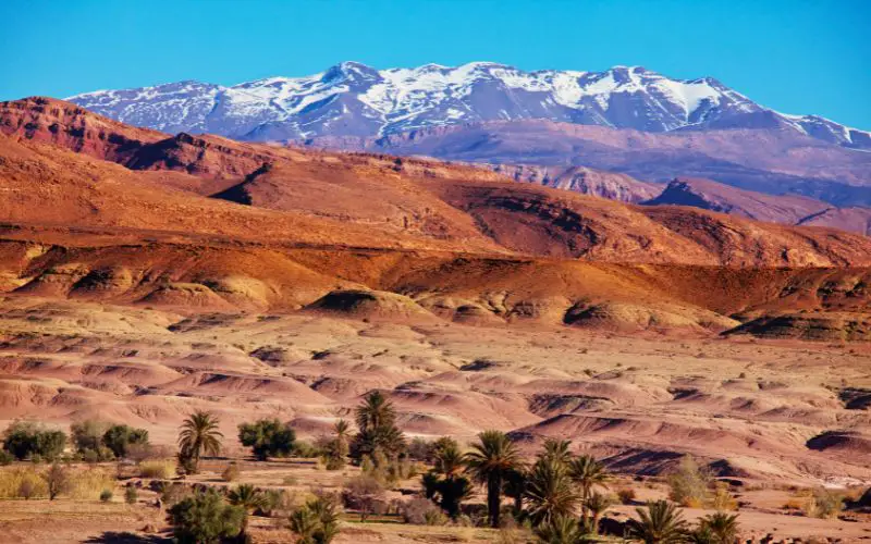 Les routes du Haut-Atlas en van aménagé au Maroc