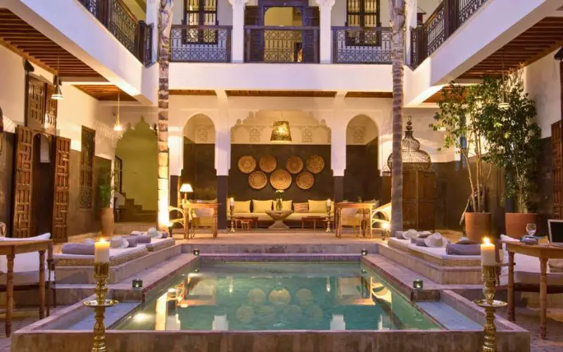La piscine d'un riad à Marrakech